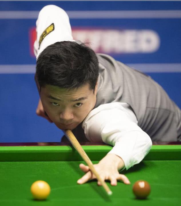 的边线球与 的边线球与